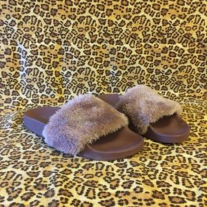 Steve Madden Faux Fur Slides mauve